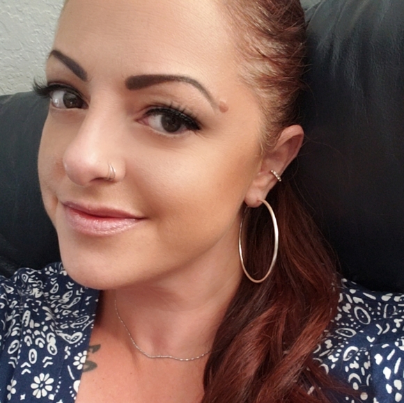 Meet your Posher, Julie! 🦄 - Picture 4 of 5